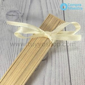 Abanico madera natural presentado con lazo