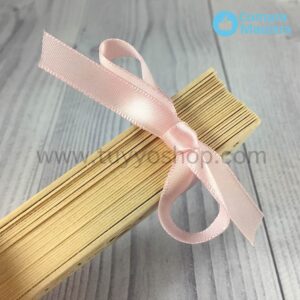 Abanico madera natural presentado con lazo
