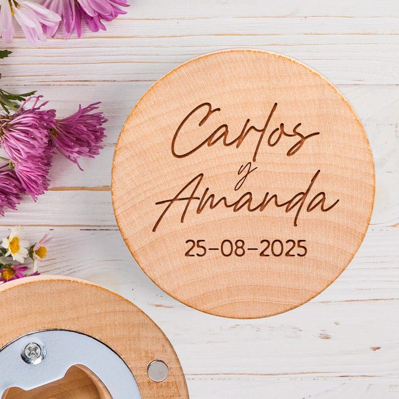 Ultimos regalos para invitados añadidos abridor de madera para boda nombres