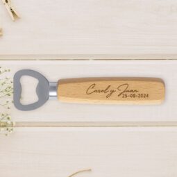 Abridor de madera Detalles de Boda. Letra a mano