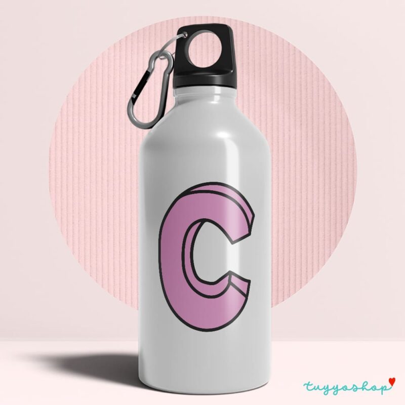 Bidón con inicial. Personalizado. Inicial letra C en color rosa.