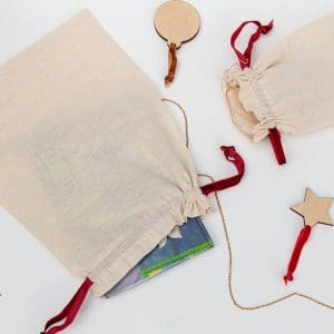 Bolsa regalo algodón cordones de terciopelo. 2 colores. 14.5 x 21cm