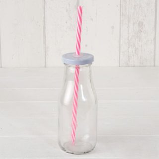 Botella de cristal, estilo lechera, con tapa y caña en color rosa