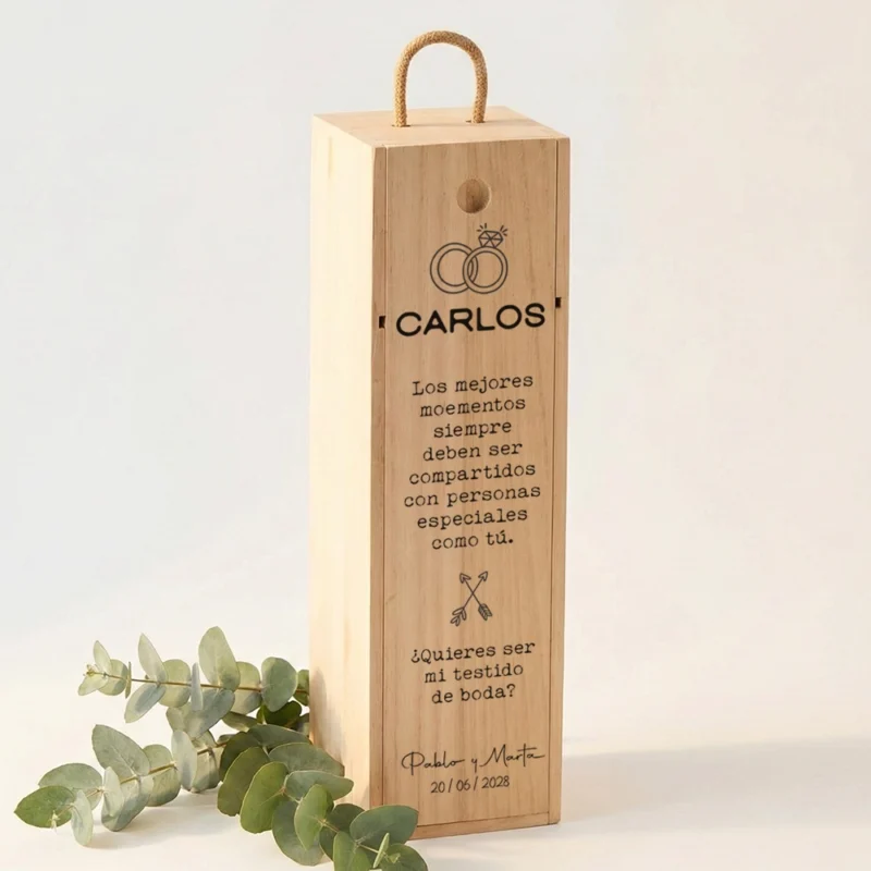 Estuche porta botella de madera con asa de cuerda y mensaje quieres ser mi testigo grabado