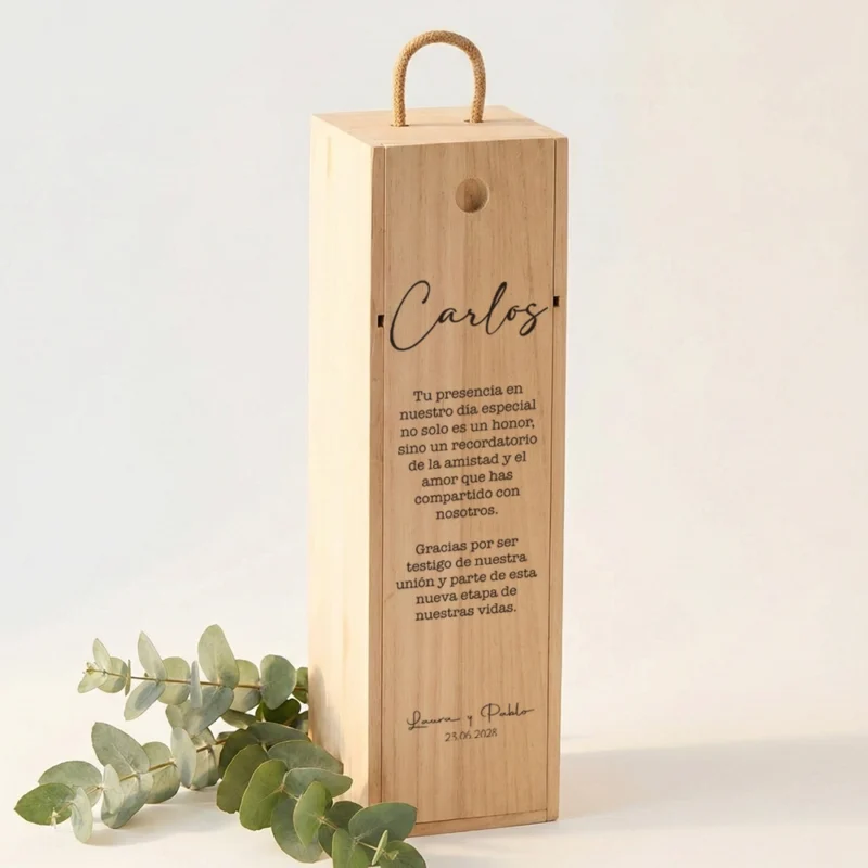 Vista lateral de caja de madera para testigos de boda.