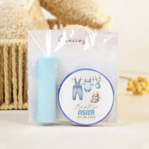 detalles de bautizo con crema nivea y bálsamo labial: diseño bebé celeste