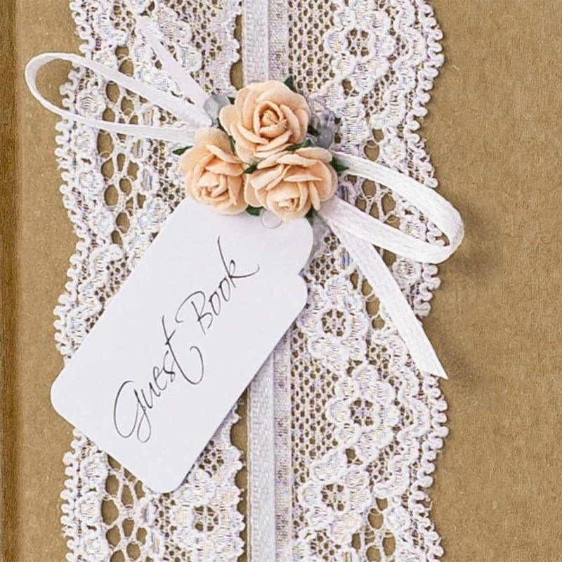 Libro de firmas para bodas. Encaje blanco con rosas y lazo. 20.5 x 20.5 cm