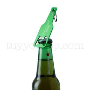 Abridor en aluminio con forma de botellín, en varios colores, personalizable