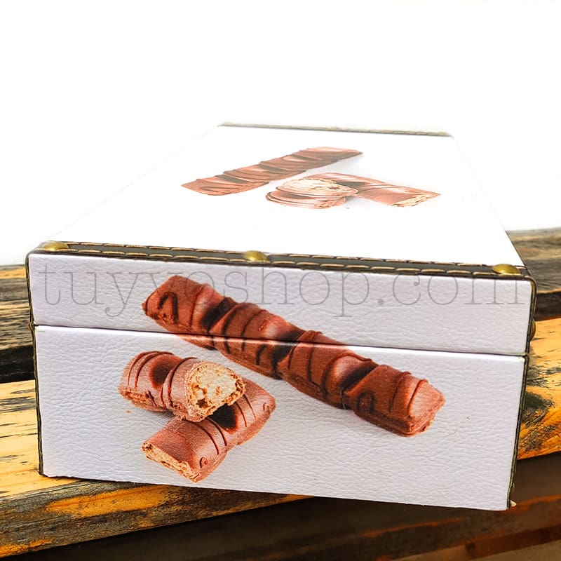 Caja/Cofre para regalo, chocolates Kinder. Formato pequeño maletin golosinas pequeno lateral