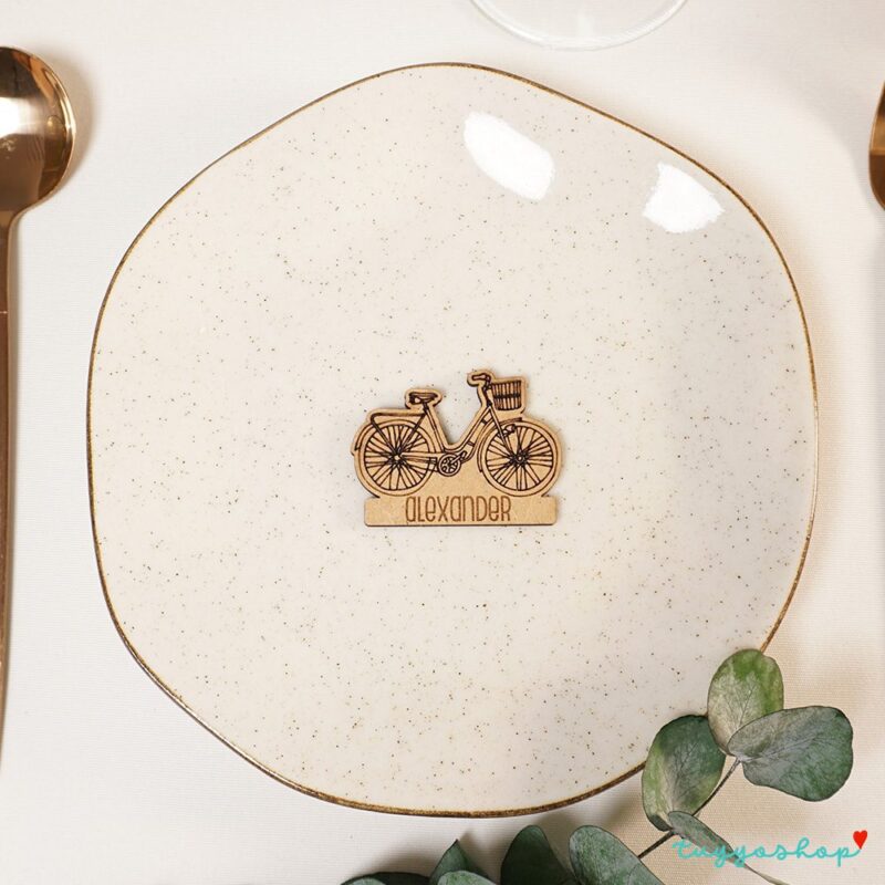 Marca sitios personalizado para boda. Modelo Bici Vintage. Presentación en el plato
