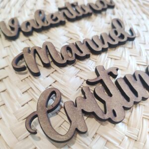 Nombres marcasitios en madera para boda, 3mm, personalizables, elegant nombres marcasitios para boda 1