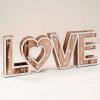 Palabra LOVE en madera y luces led, modelo Corazón 40cm