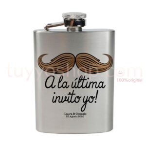 Petaca para boda, con diseño de bigote y frase: a la ultima invito yo. 4oz