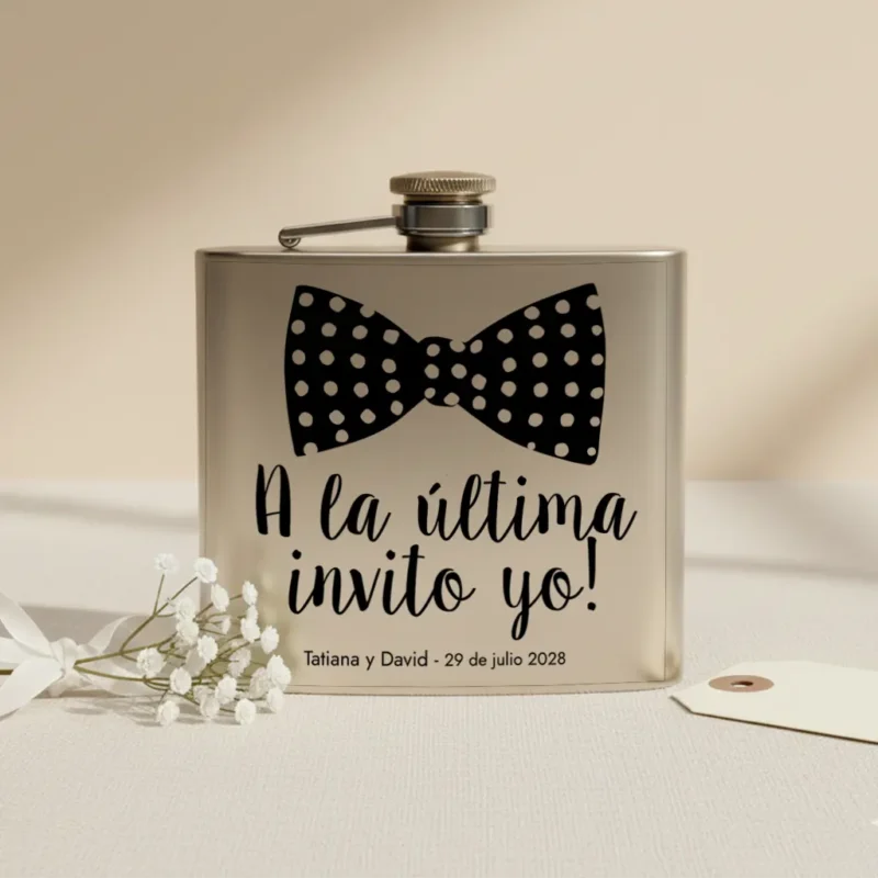 petaca para boda a la ultima invito yo. disponible en 4 y 5oz. Detalle de boda original.