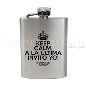 Petacas para invitados de boda con la frase Keep Calm la ultima invito yo. Petaca de 4oz en acabado mate.