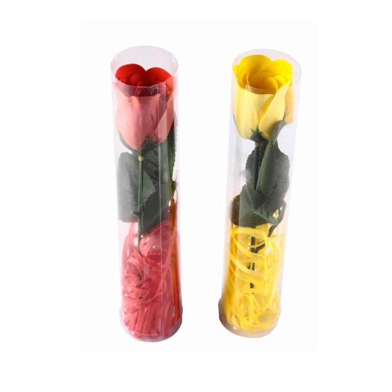 petalos de rosa en cajita