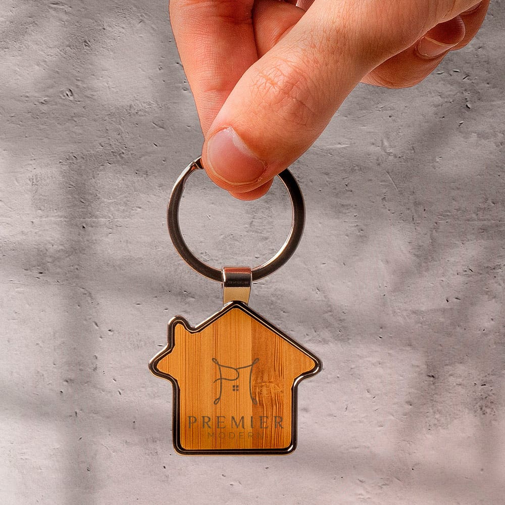 A tiempo Rebaño barrera Llavero de bambú y metal en forma de casa, con grabado láser - Tu&Yo Shop - Detalles de boda A tiempo Rebaño barrera Llavero de bambú y metal en forma de casa, con grabado láser - Tu&Yo Shop - Detalles de boda