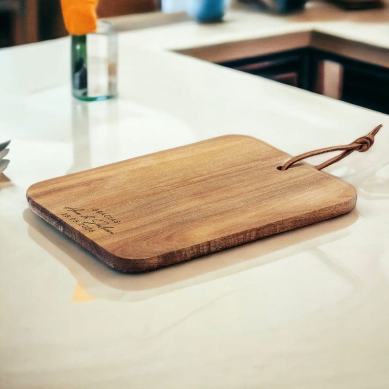 Tabla de madera para cortar y presentar, modelo gracias tabla de madera personalizada gracias scaled