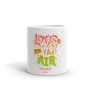 Taza personalizada para boda diseño "Love is in the air"