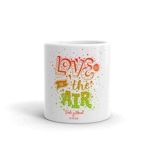 Taza personalizada para boda diseño Love is in the air
